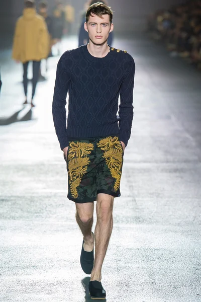 Look 19